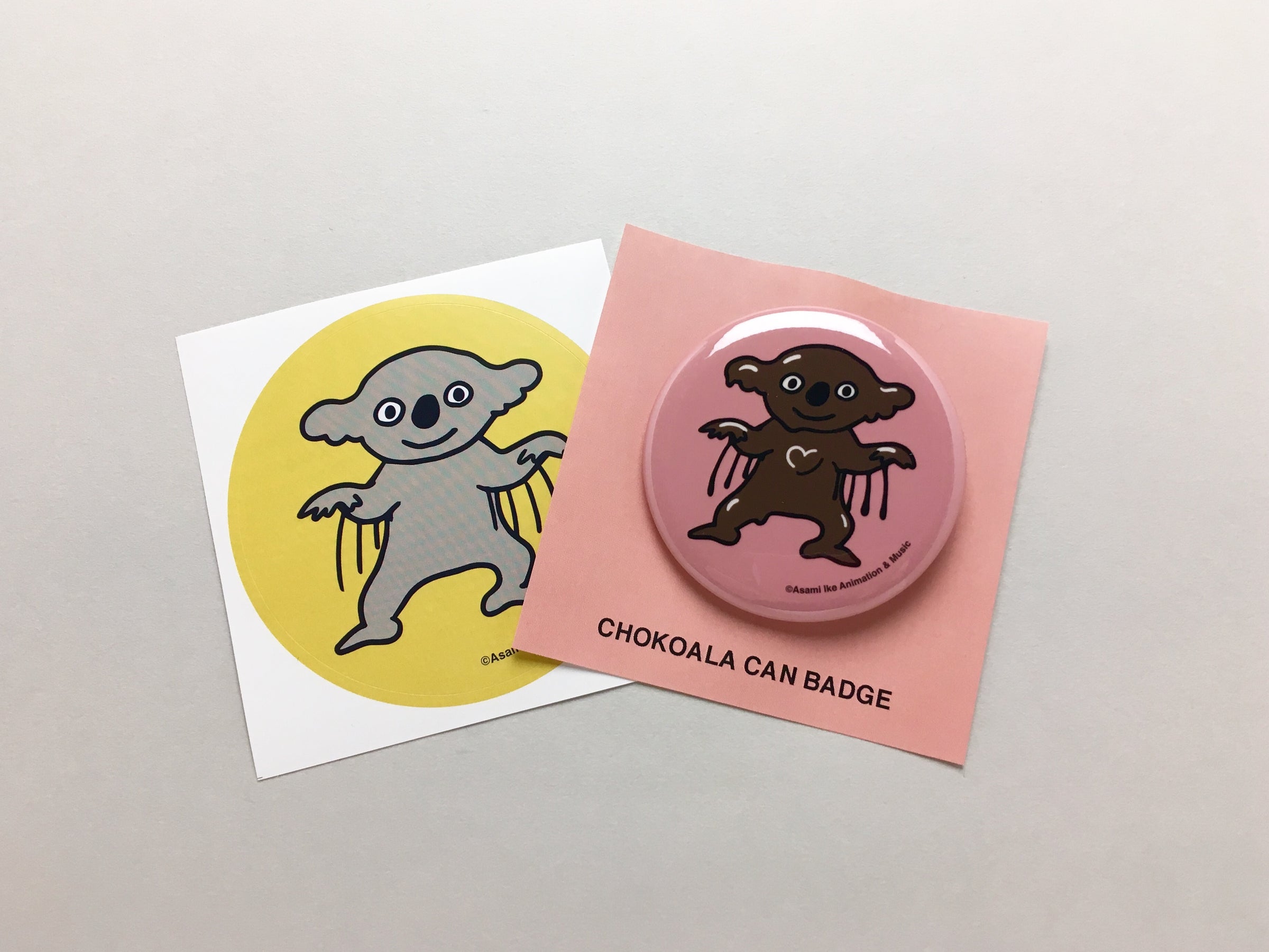 コアラの缶バッジ+ステッカーセット チョコアラ|池亜佐美 | コ本や コアラの缶バッジ+ステッカーセット チョコアラ|池亜佐美 | コ本や